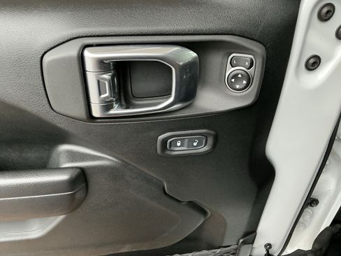 Used 2021 Jeep Wrangler Unlimited Sport image 15