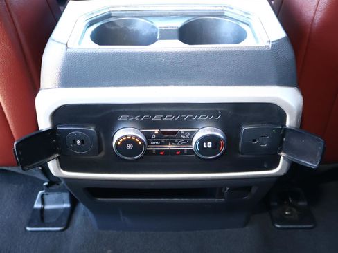 Used 2024 Ford Expedition Limited image 15
