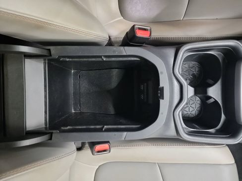 Used 2019 Toyota RAV4 XLE Premium image 29