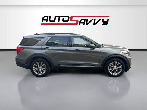 Used 2023 Ford Explorer XLT w/ Equipment Group 202A AWD/4WD image 8