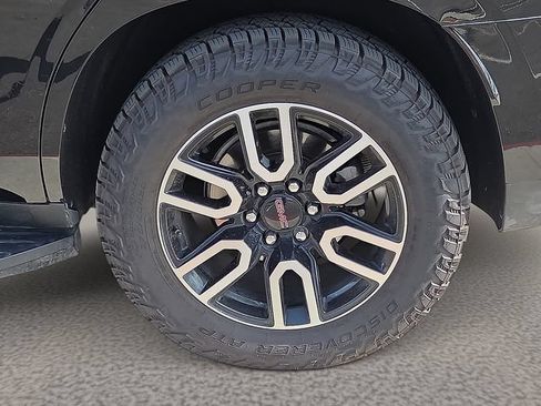Used 2023 GMC Yukon AT4 AWD/4WD image 8