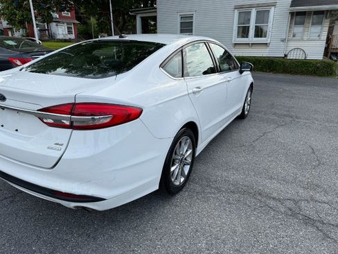 Used 2017 Ford Fusion SE FWD image 5