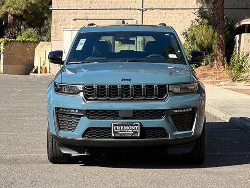New 2026 Jeep Grand Cherokee Limited w/ Limited Altitude Package AWD/4WD image 8