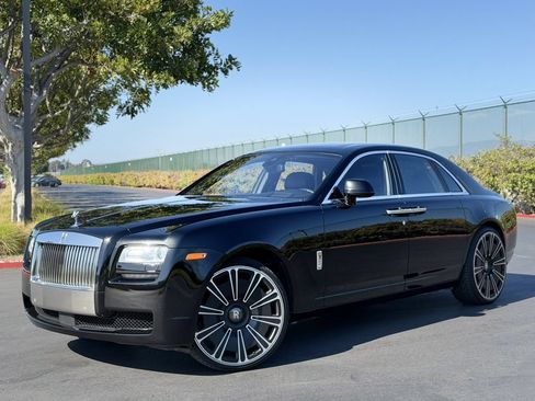 Used 2014 Rolls-Royce Ghost RWD image 2