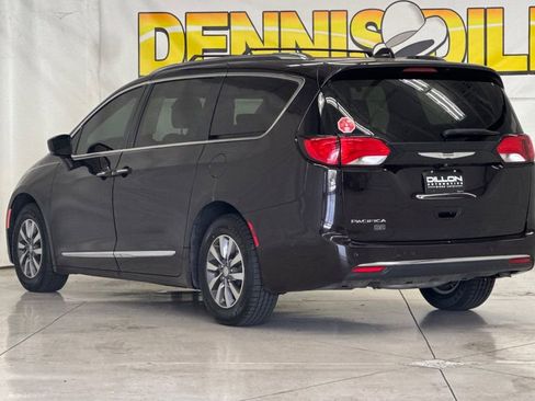 Used 2019 Chrysler Pacifica Touring-L FWD image 6