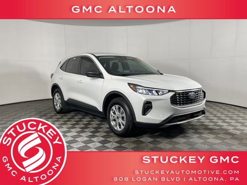 Used 2023 Ford Escape Active image 1