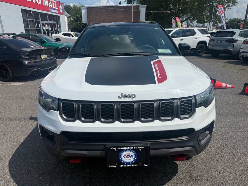 Used 2025 Jeep Compass Trailhawk AWD/4WD image 2