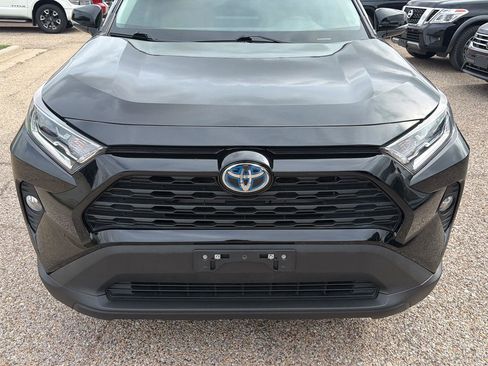 Used 2021 Toyota RAV4 XLE Premium AWD/4WD image 8