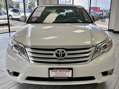 Used 2011 Toyota Avalon FWD image 2