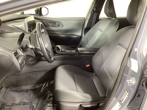 Used 2025 Toyota Prius LE FWD image 10