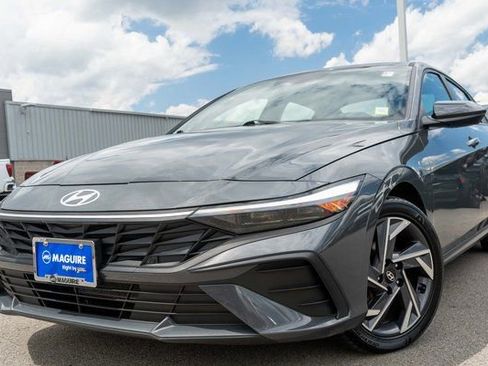 Used 2025 Hyundai Elantra Sport FWD image 1