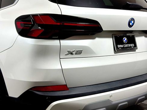 Certified 2024 BMW X5 xDrive50e w/ Premium Package image 28