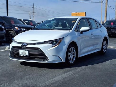 Used 2025 Toyota Corolla LE image 32