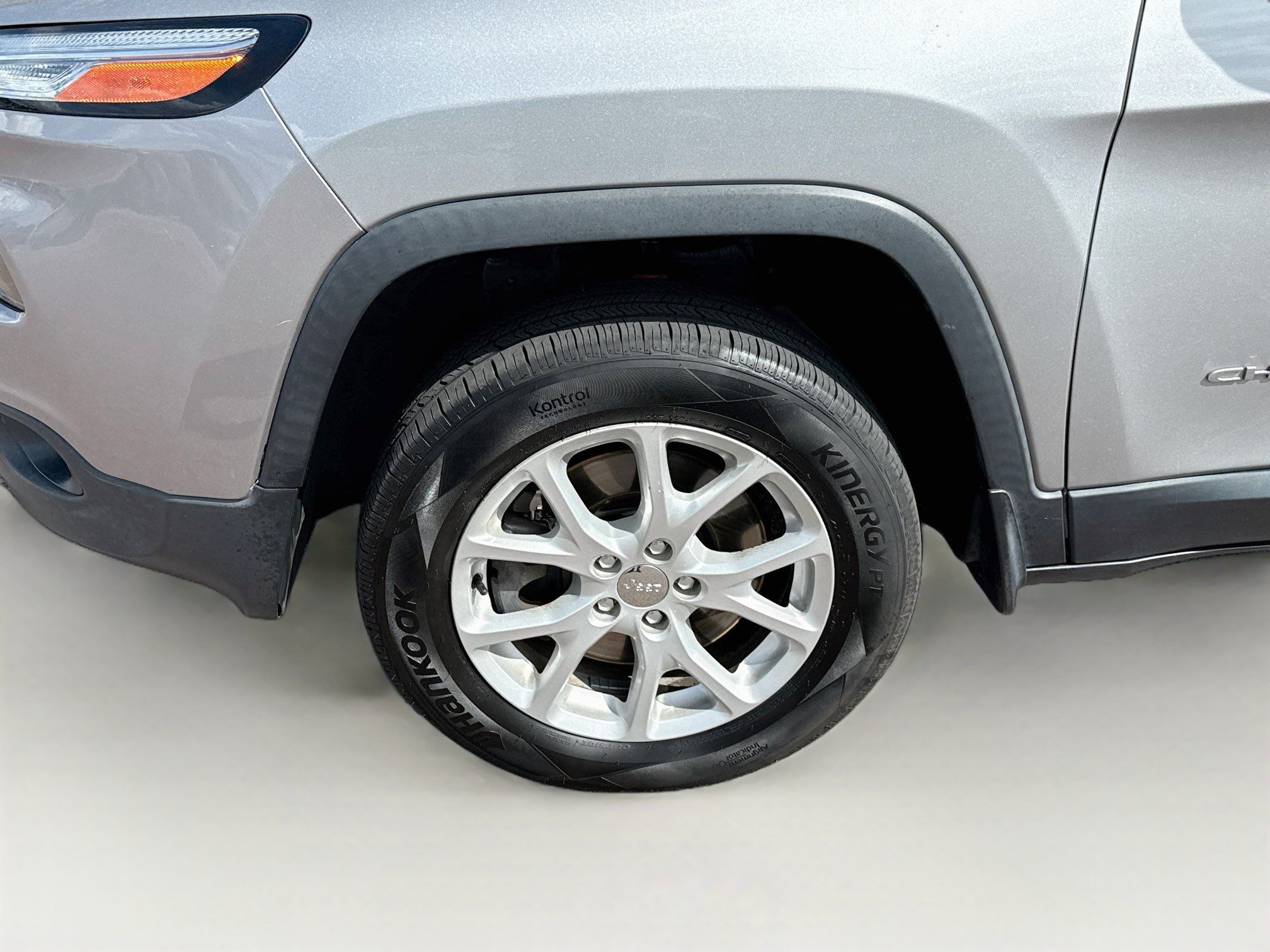 Used 2017 Jeep Cherokee Latitude w/ Comfort/Convenience Group AWD/4WD image 11