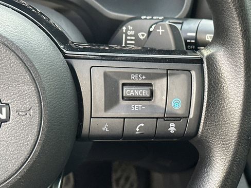 Used 2022 Nissan Rogue SV image 25