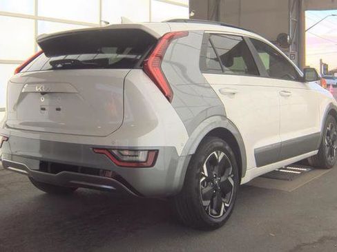 Used 2023 Kia Niro Wave FWD image 3