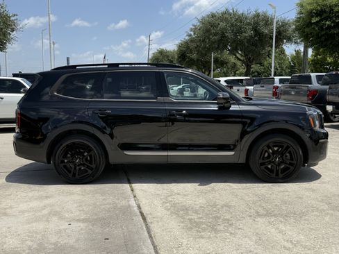 Used 2023 Kia Telluride AWD image 3