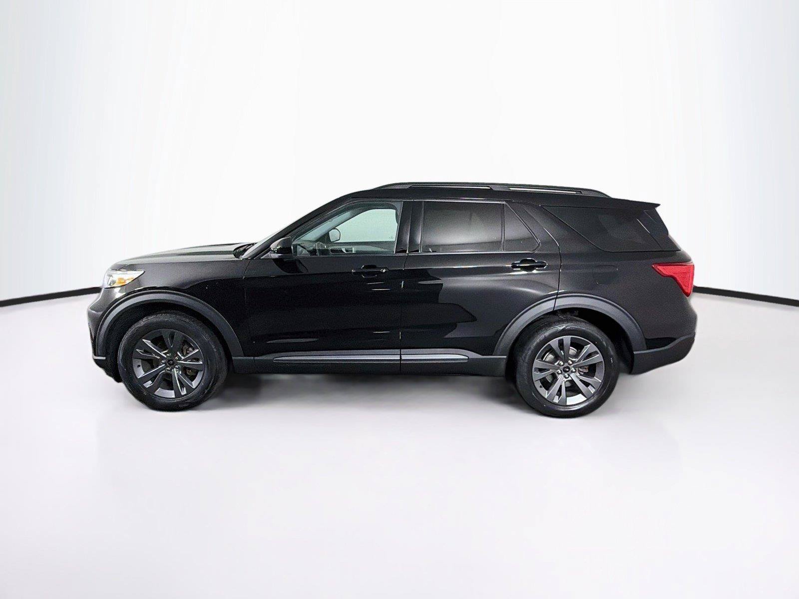 Used 2023 Ford Explorer XLT w/ Equipment Group 202A AWD/4WD image 8