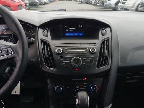 Used 2018 Ford Focus SE image 12