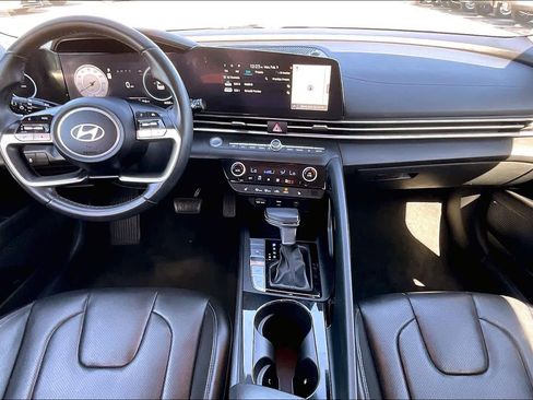 Used 2024 Hyundai Elantra Limited image 15
