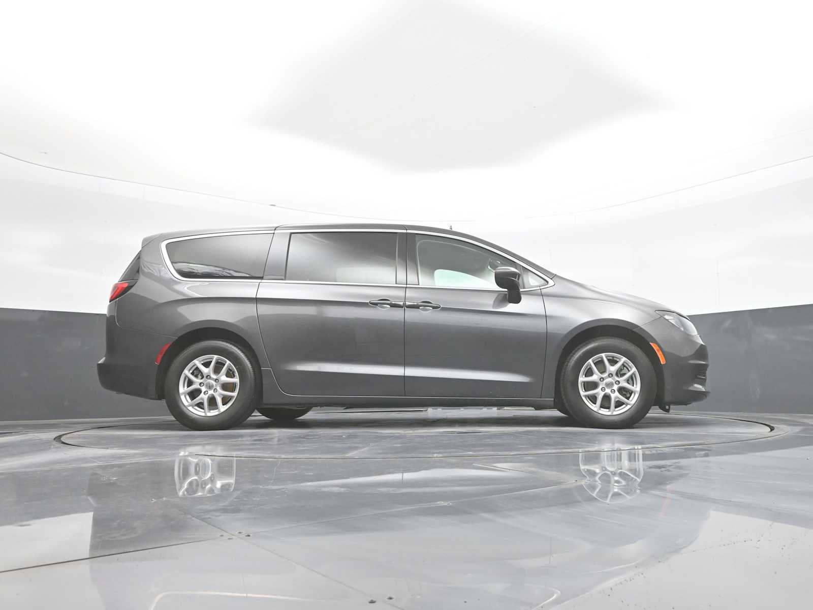 Used 2023 Chrysler Voyager LX FWD image 48