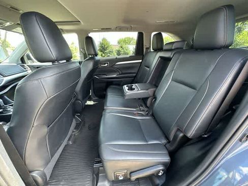 Used 2019 Toyota Highlander XLE AWD/4WD image 20