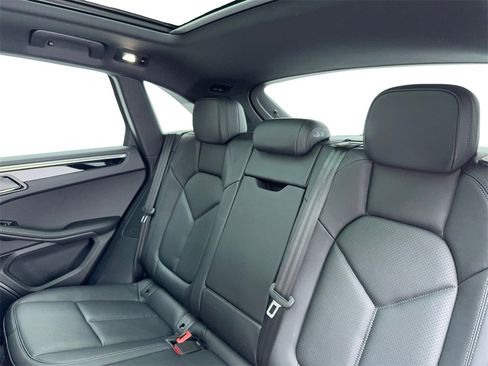 Used 2025 Porsche Macan w/ Premium Package Plus image 38