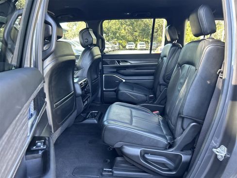 Used 2024 Jeep Wagoneer Series III image 13