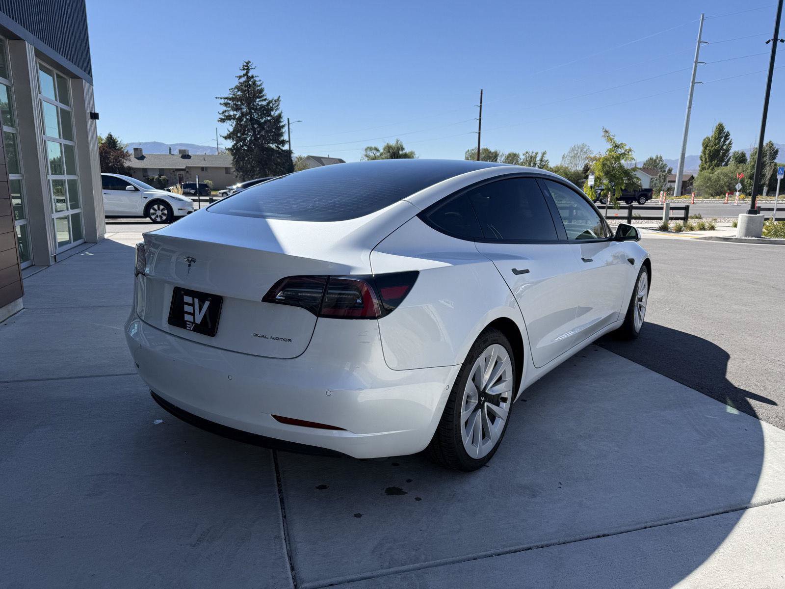 Used 2022 Tesla Model 3 Long Range AWD/4WD image 8