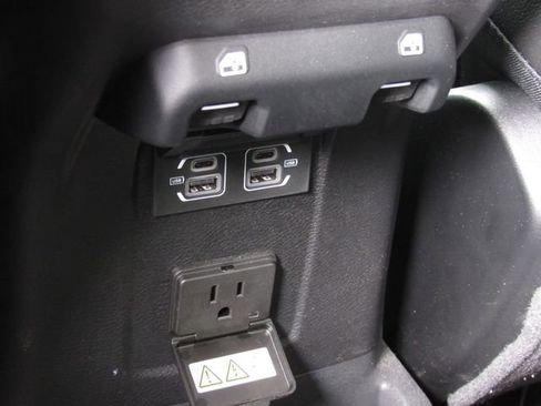 Used 2022 Jeep Wrangler Unlimited Sahara AWD/4WD image 30