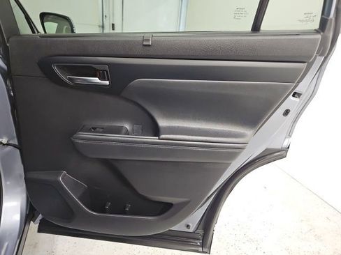 Certified 2022 Toyota Highlander XLE image 35