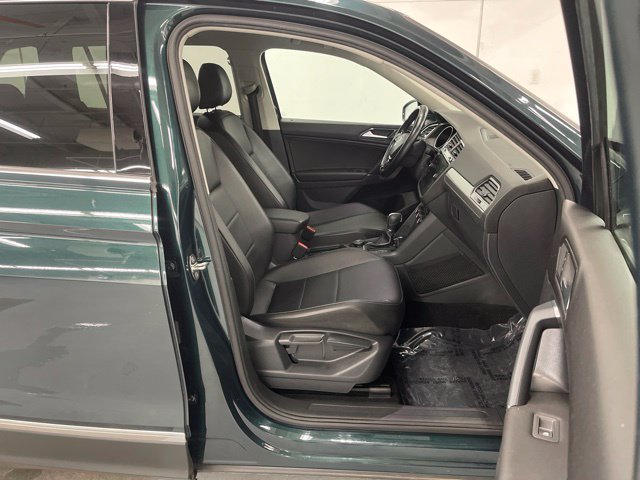 Used 2018 Volkswagen Tiguan SE w/ Panoramic Sunroof Package AWD/4WD image 13