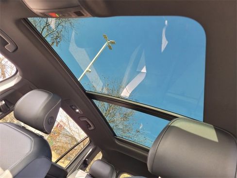 Used 2024 Volkswagen Tiguan SE R-Line image 9