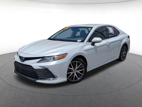 Used 2022 Toyota Camry XLE FWD image 1