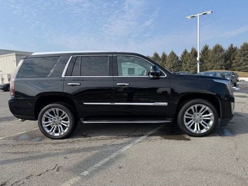 Used 2019 Cadillac Escalade Luxury w/ LPO, Radiant Package image 8