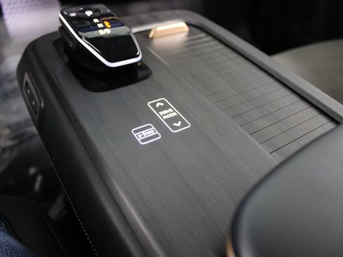 Used 2023 Nissan Ariya FWD image 25
