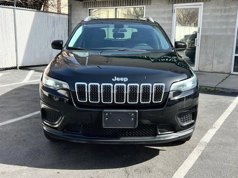Used 2020 Jeep Cherokee Latitude w/ Cold Weather Group image 2