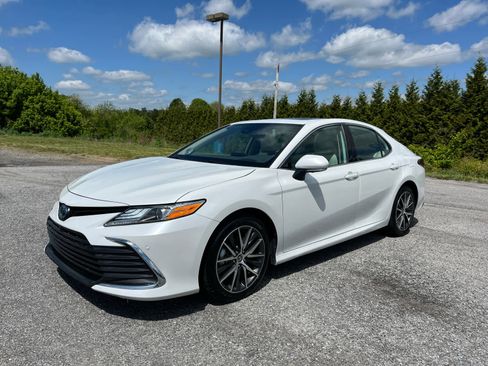 Used 2024 Toyota Camry XLE w/ Navigation Package FWD image 7