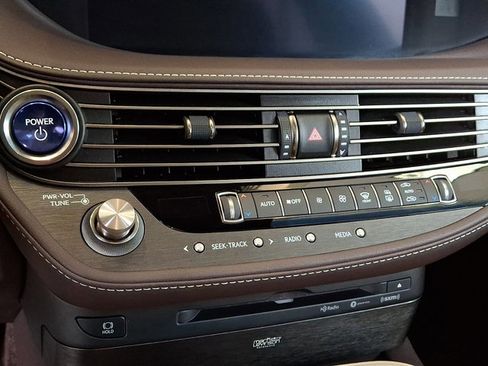 Used 2020 Lexus LS 500h AWD w/ Luxury Package image 17