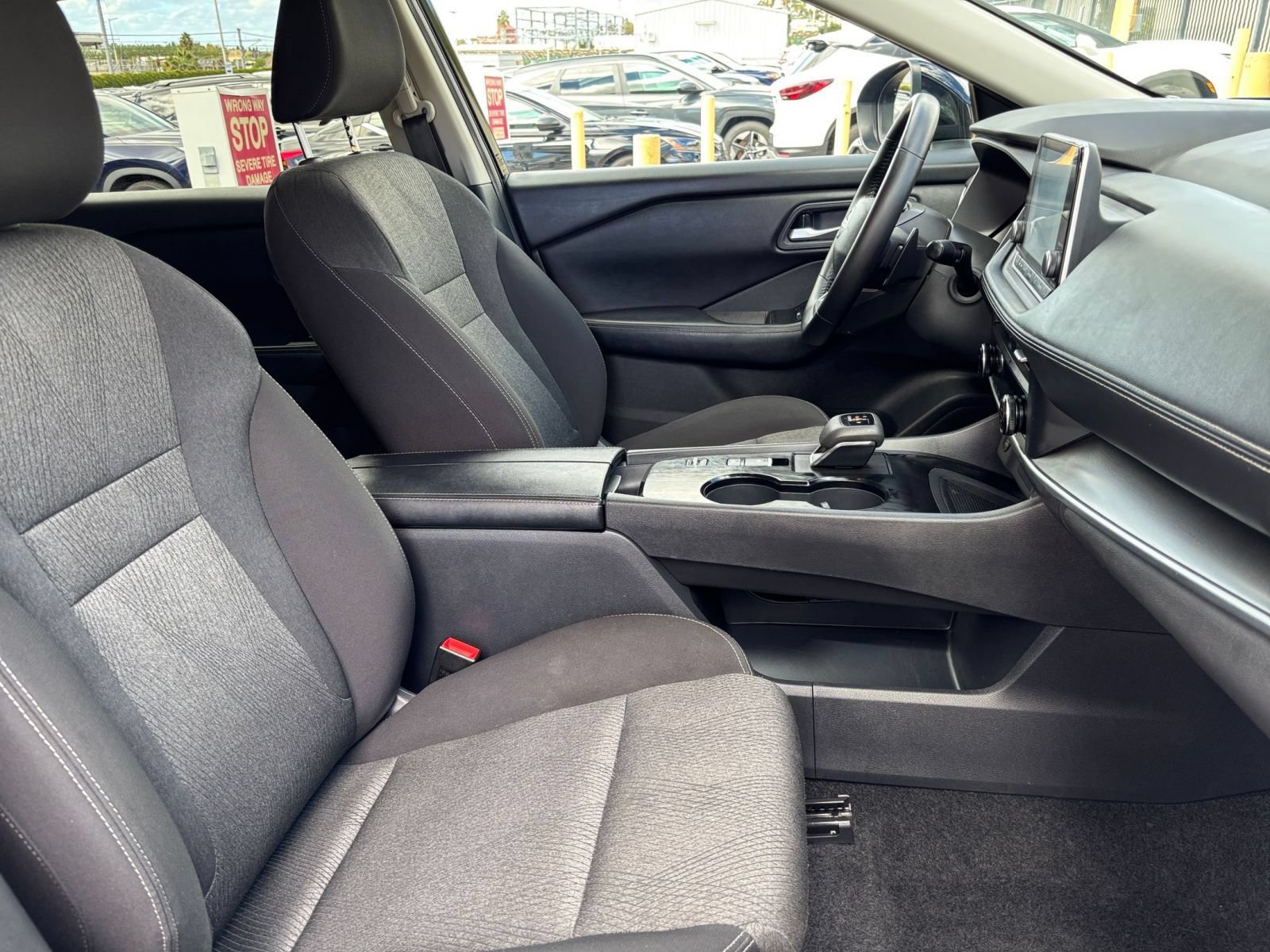 Used 2025 Nissan Rogue SV FWD image 37