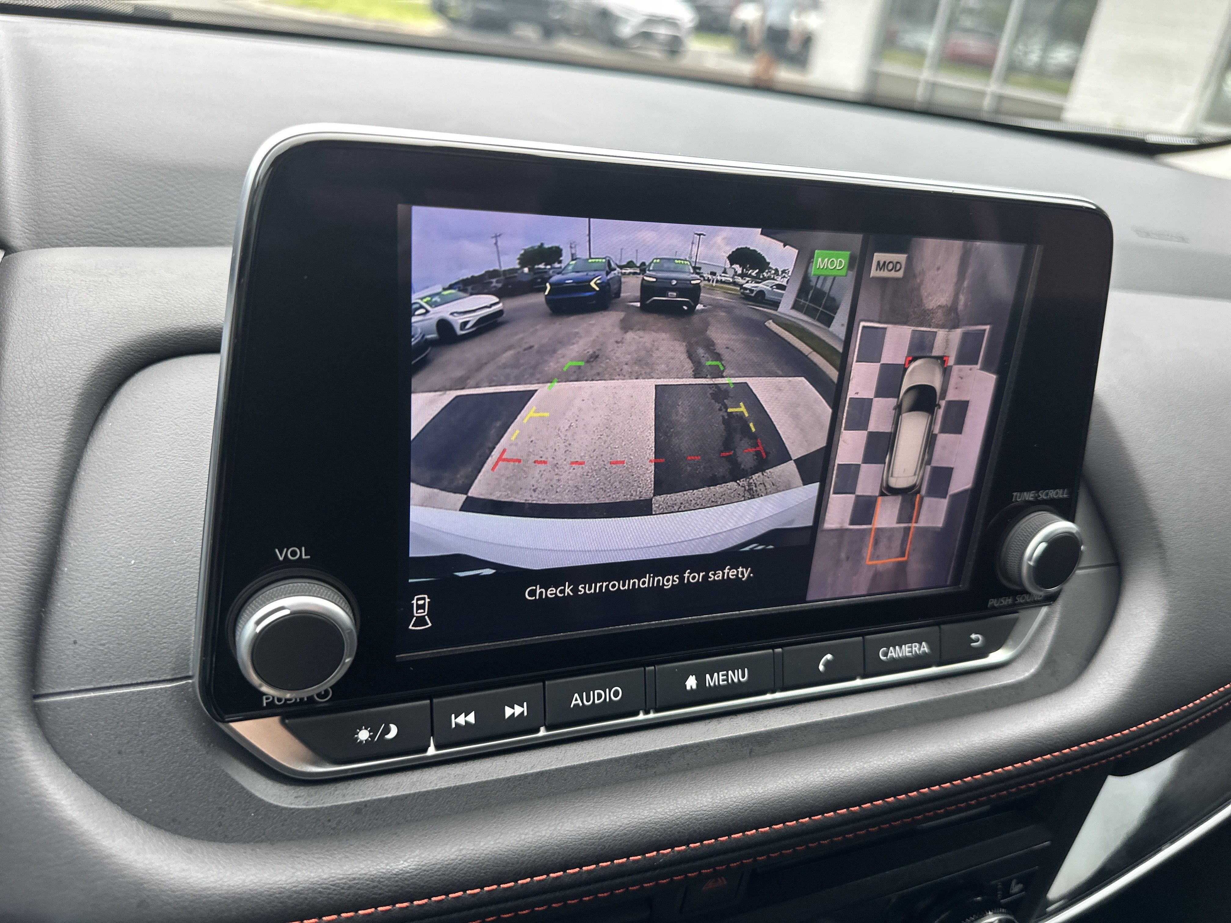 Used 2025 Nissan Rogue SV AWD/4WD image 18