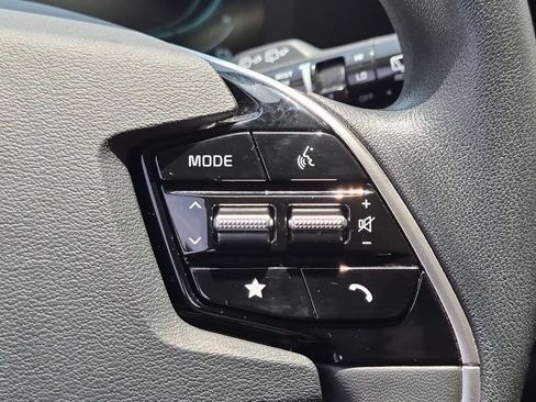 Used 2025 Kia Niro LX FWD image 21