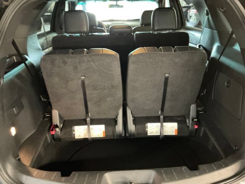 Used 2017 Ford Explorer XLT w/ Equipment Group 202A AWD/4WD image 26