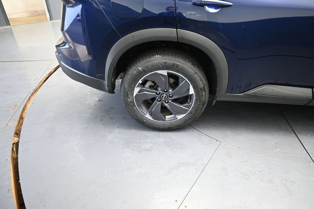 Used 2025 Nissan Rogue SV FWD image 15
