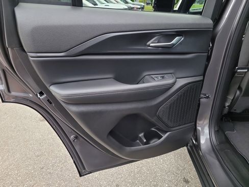 New 2025 Jeep Grand Cherokee Altitude image 9