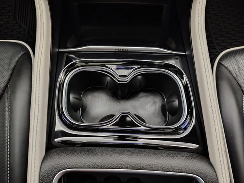 Used 2024 Chrysler Pacifica Limited w/ Trailer Tow Group image 35