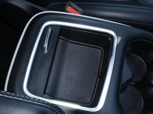Used 2023 Chrysler Pacifica Touring-L FWD image 27