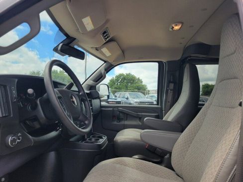 Used 2025 GMC Savana 3500 LT w/ LT Preferred Equipment Group RWD image 12
