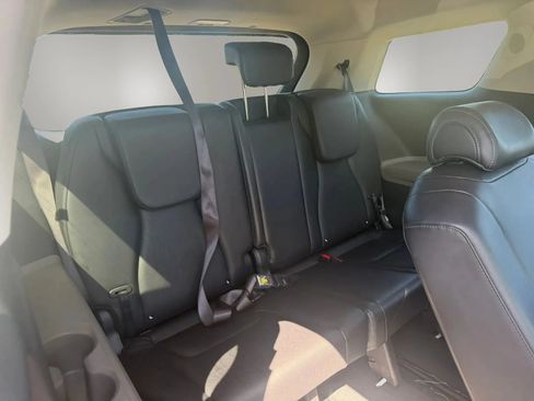 Used 2025 Kia Carnival FWD image 30