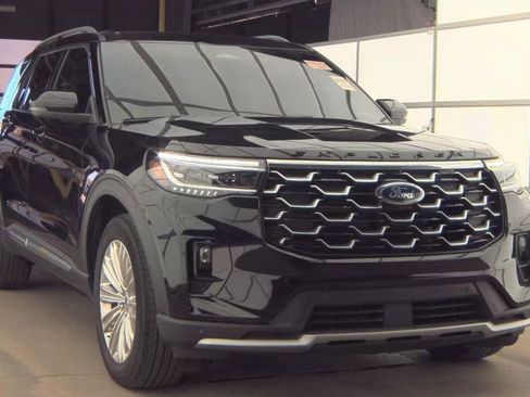 Used 2025 Ford Explorer Platinum w/ LUX Leather Package AWD/4WD image 3